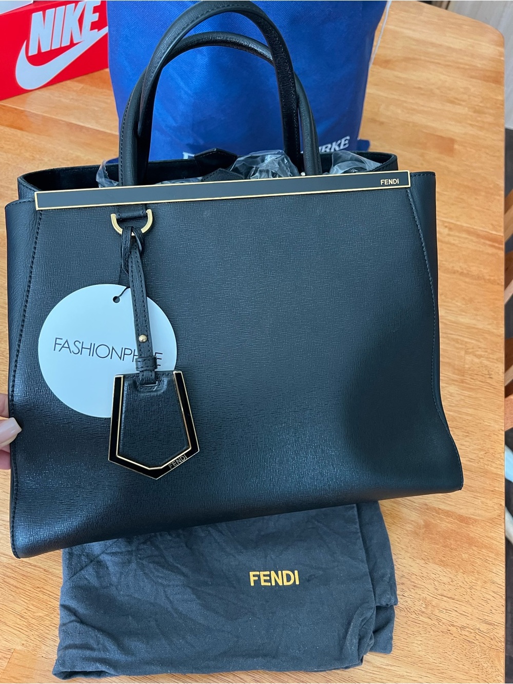 FENDI Vitello Elite Regular
2Jours Tote Black